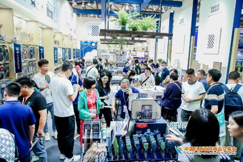 人流如潮星聚上海 第116屆中國(guó)日用百貨商品交易會(huì)盛大開幕